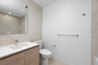 Powder Room Photo of 4001 680 Quayside Drive, New Westminster, BC