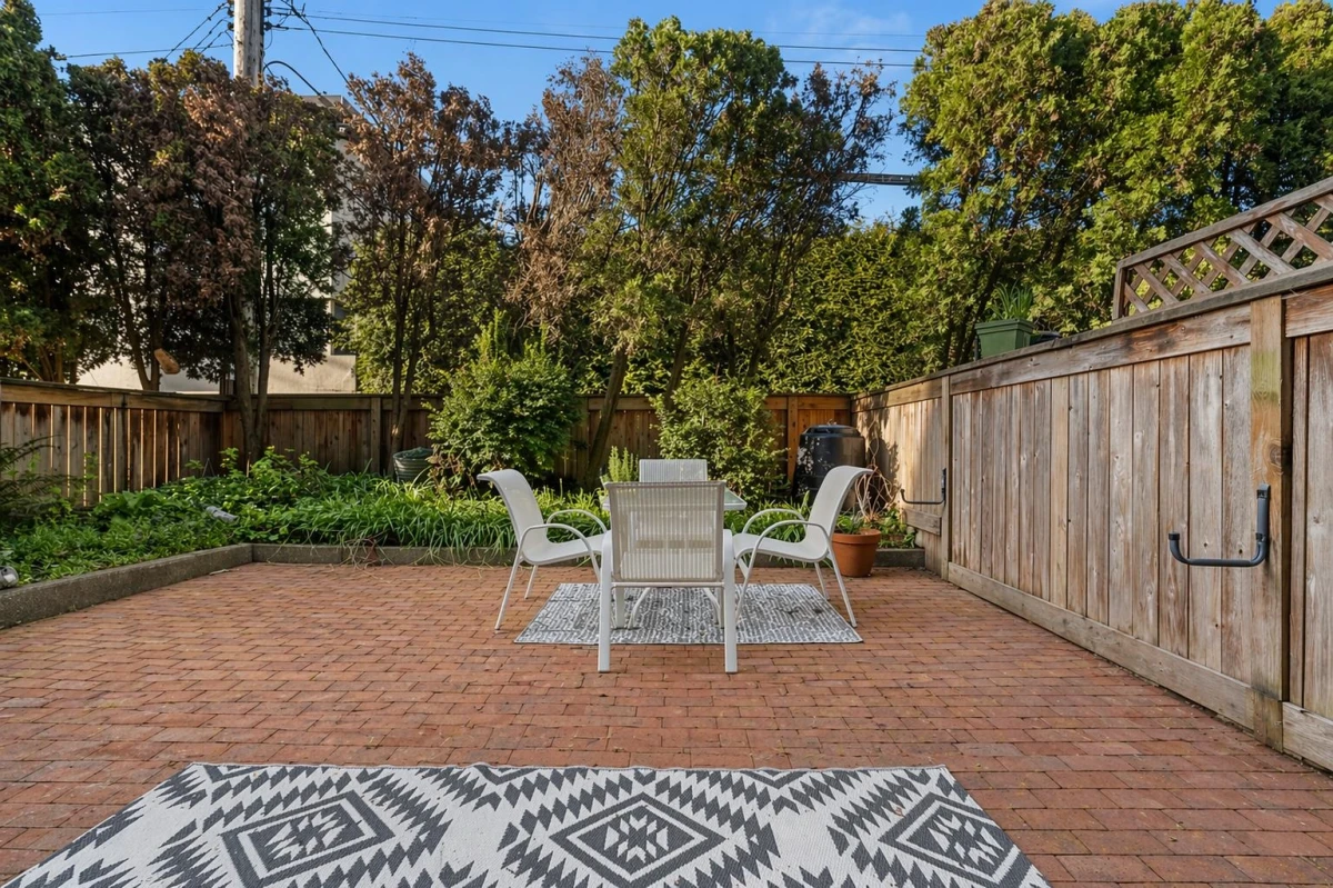 Living Room Photo of 104 2475 York Avenue, Vancouver, BC