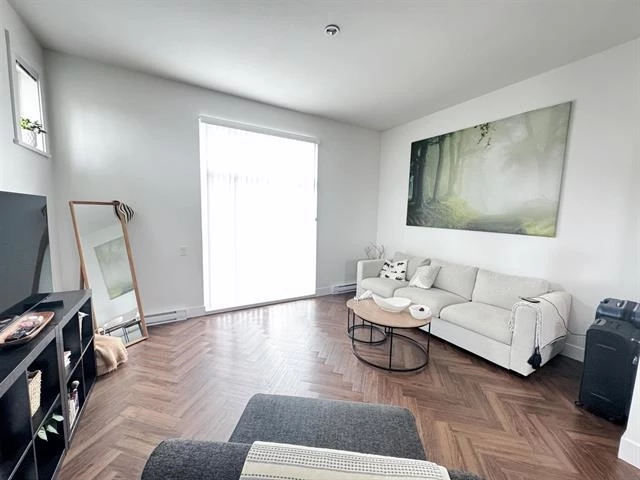 Dining Area Photo of 8 15828 27 Avenue, White Rock, BC