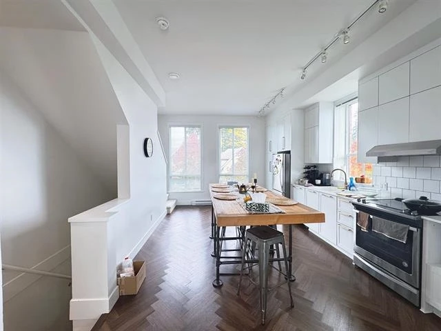 Family Room Photo of 8 15828 27 Avenue, White Rock, BC