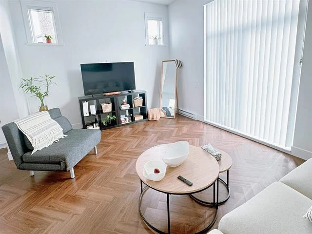 Living Room Photo of 8 15828 27 Avenue, White Rock, BC