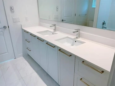Kitchen Island Photo of 8 15828 27 Avenue, White Rock, BC