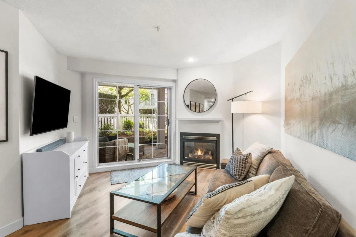 Living Room Photo of 113 147 E 1st Street, North Vancouver, BC