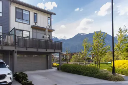 38015 Helm Way, Squamish, BC, Squamish — Townhouse for sale