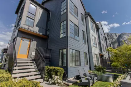38015 Helm Way, Squamish, BC, Squamish — Townhouse for sale