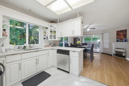 Kitchen Island Photo of 32403 Best Avenue, Mission, BC