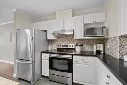 Breakfast Nook Photo of 425 3 Rialto Court, New Westminster, BC