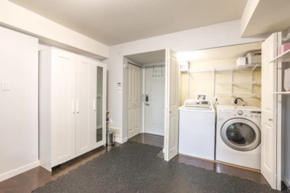 Guest Bathroom Photo of 32 9133 Sills Avenue, Richmond, BC