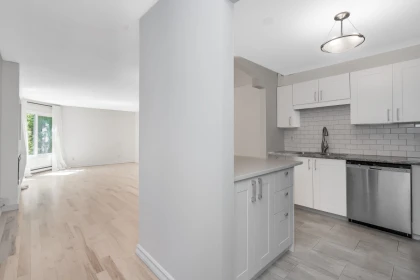 Kitchen Island Photo of 105 1520 Vidal Street, White Rock, BC