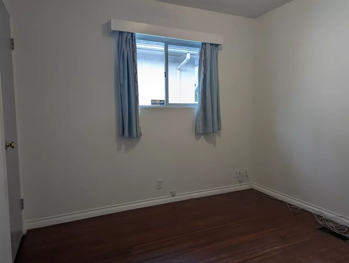 Dining Area Photo of 8052 11th Avenue, Burnaby, BC