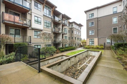 Front Yard Photo of 406 15388 105 Avenue, Surrey, BC