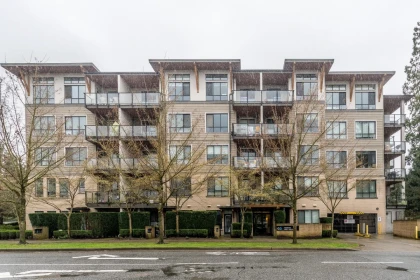 Garden / Landscaping Photo of 406 15388 105 Avenue, Surrey, BC