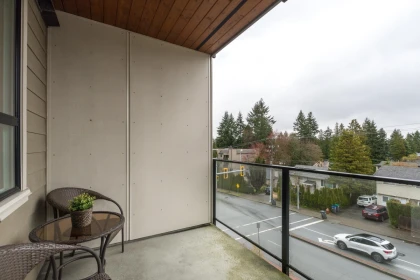 Mudroom Photo of 406 15388 105 Avenue, Surrey, BC