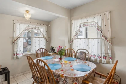 Breakfast Nook Photo of 2248 Mannering Avenue, Vancouver, BC
