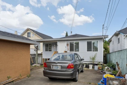 Hallway Photo of 2248 Mannering Avenue, Vancouver, BC