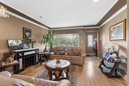Kitchen Photo of 2248 Mannering Avenue, Vancouver, BC