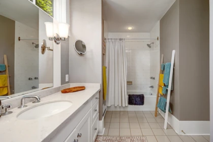 Hallway Photo of 754 Steward Drive, Mayne Island, BC