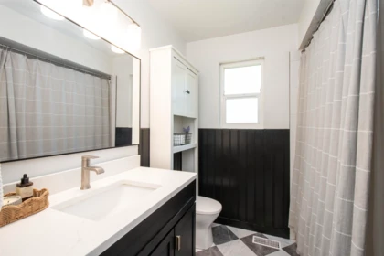 Primary Bathroom Photo of 361 W 19th Street, North Vancouver, BC