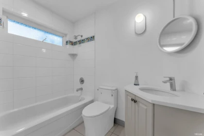 Hallway Photo of 13688 32 Avenue, Surrey, BC