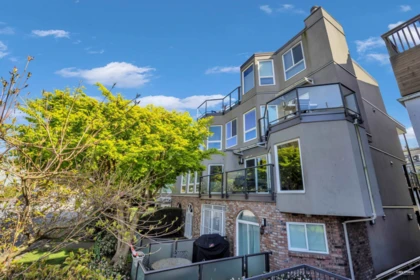 Backyard Photo of 305 2110 Cornwall Avenue, Vancouver, BC