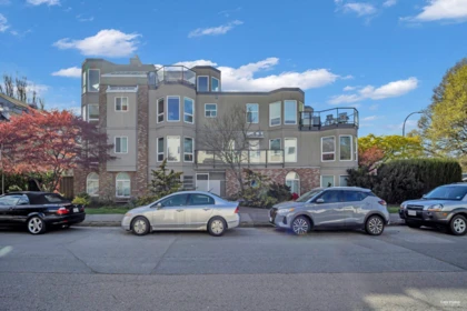 Front Yard Photo of 305 2110 Cornwall Avenue, Vancouver, BC