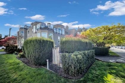 Garden / Landscaping Photo of 305 2110 Cornwall Avenue, Vancouver, BC