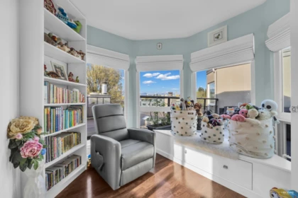 Hallway Photo of 305 2110 Cornwall Avenue, Vancouver, BC