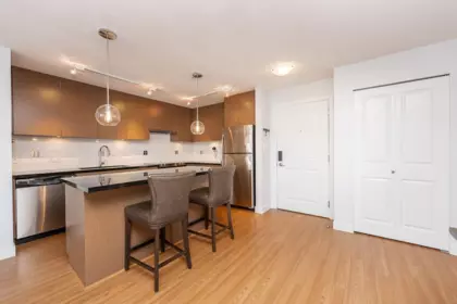 218 15735 Croydon Drive, Surrey, BC, Surrey — Apartment/Condo for sale