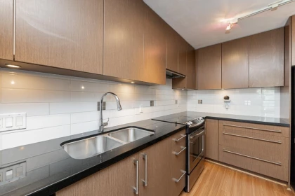 Kitchen Island Photo of 218 15735 Croydon Drive, Surrey, BC