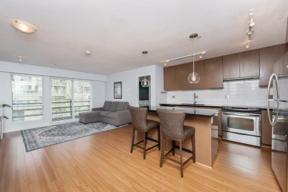 Kitchen Photo of 218 15735 Croydon Drive, Surrey, BC