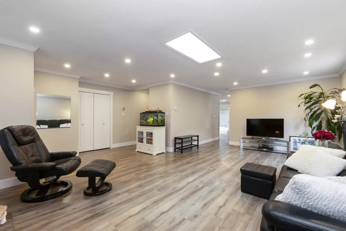 Dining Area Photo of 9683 155b Street, Surrey, BC