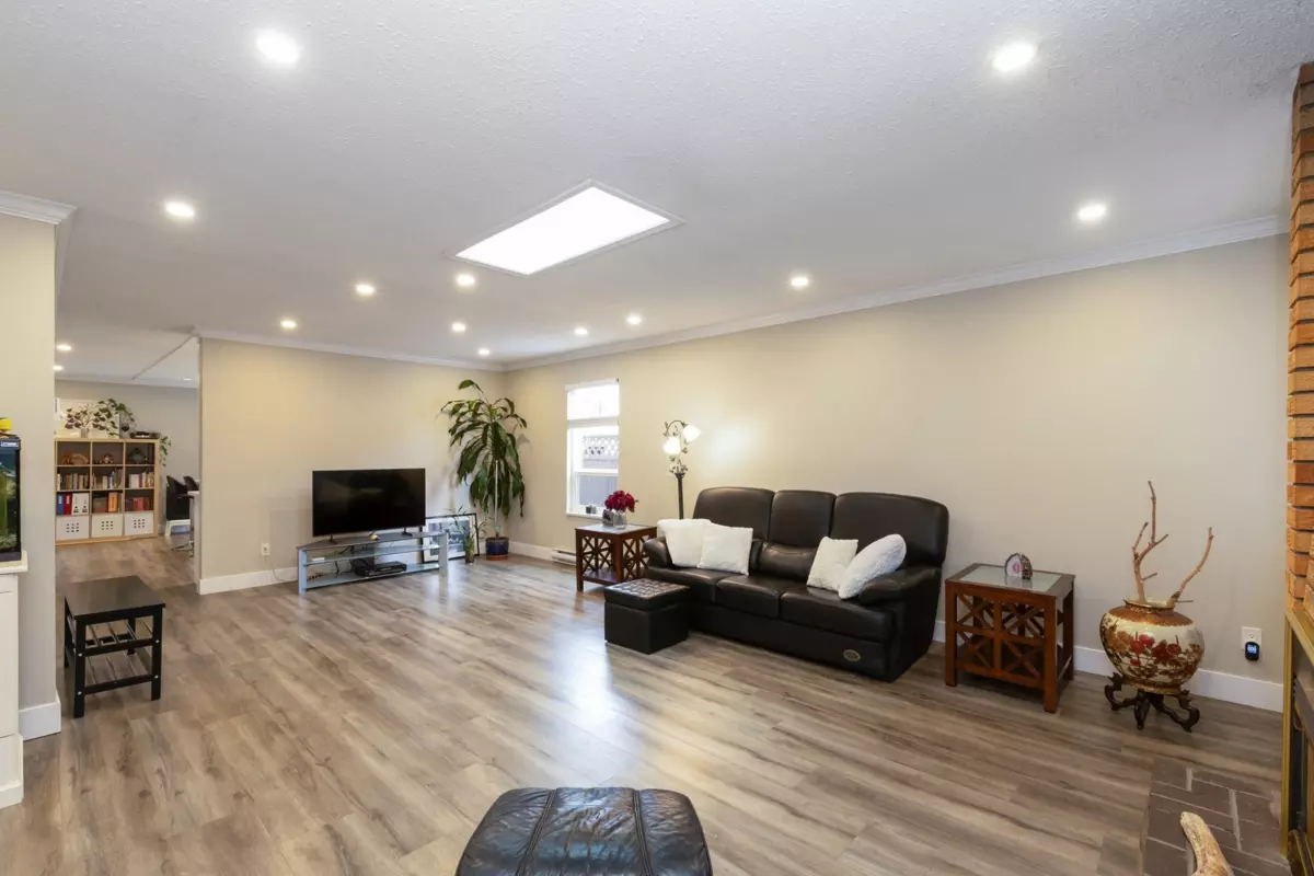 Family Room Photo of 9683 155b Street, Surrey, BC