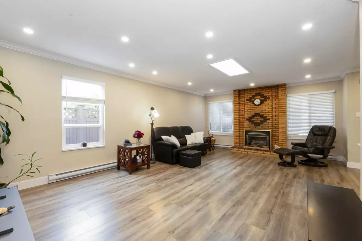 Living Room Photo of 9683 155b Street, Surrey, BC