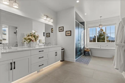 Guest Bathroom Photo of 6257 Sumas Prairie Road, Chilliwack, BC