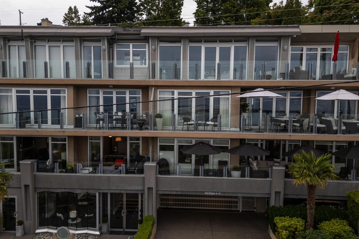 Family Room Photo of 101 15097 Marine Drive, White Rock, BC