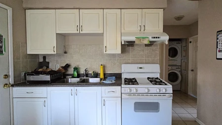 Kitchen Island Photo of 1333 E 41st Avenue, Vancouver, BC