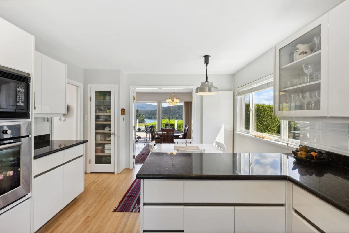 Dining Area Photo of 474 Fairway Drive, North Vancouver, BC