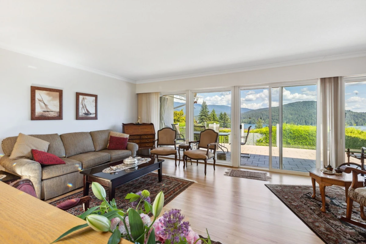 Living Room Photo of 474 Fairway Drive, North Vancouver, BC