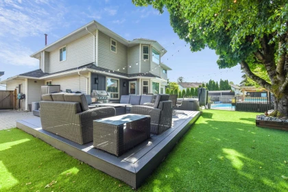 Front Yard Photo of 6289 187 Street, Surrey, BC