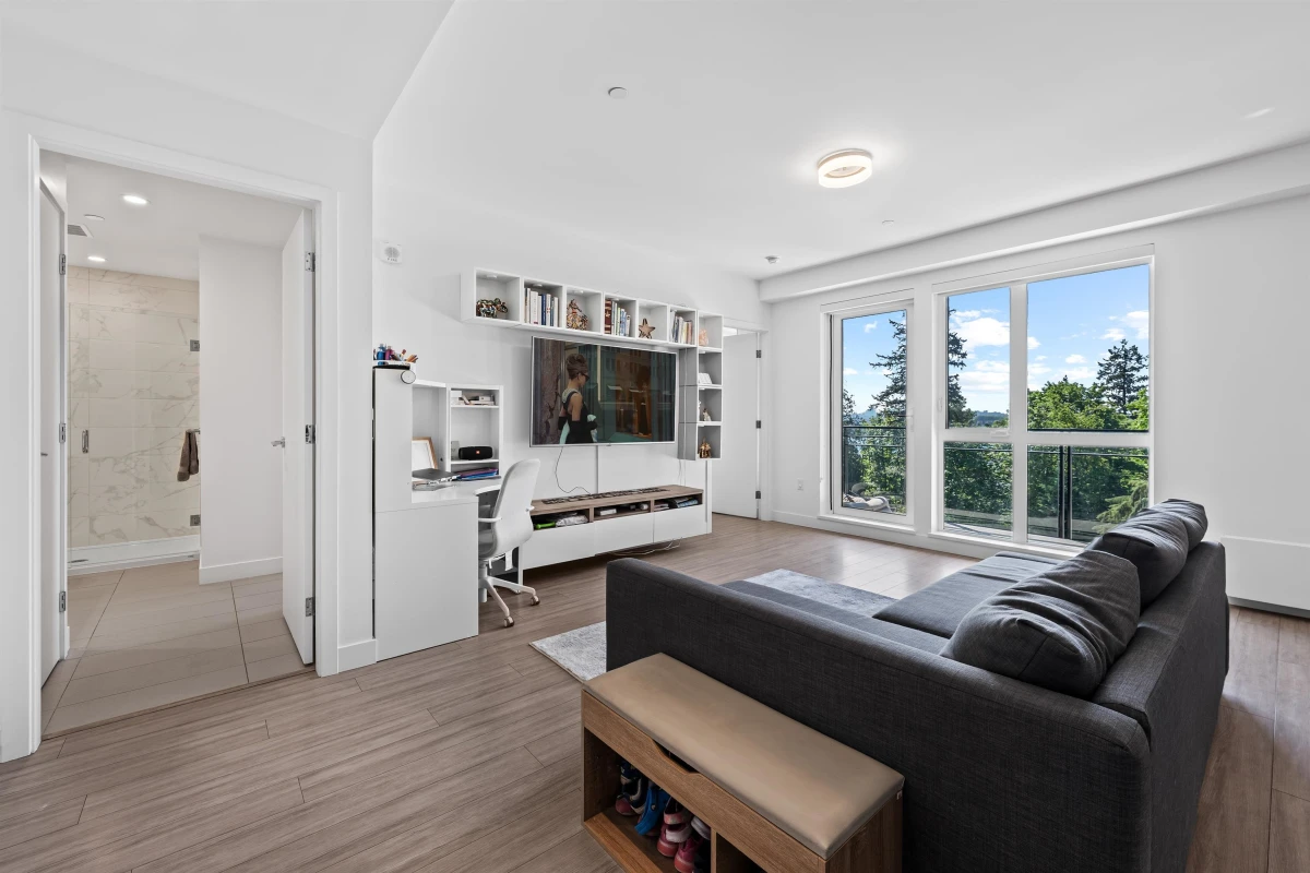 Living Room Photo of 306 707 E 3rd Street, North Vancouver, BC