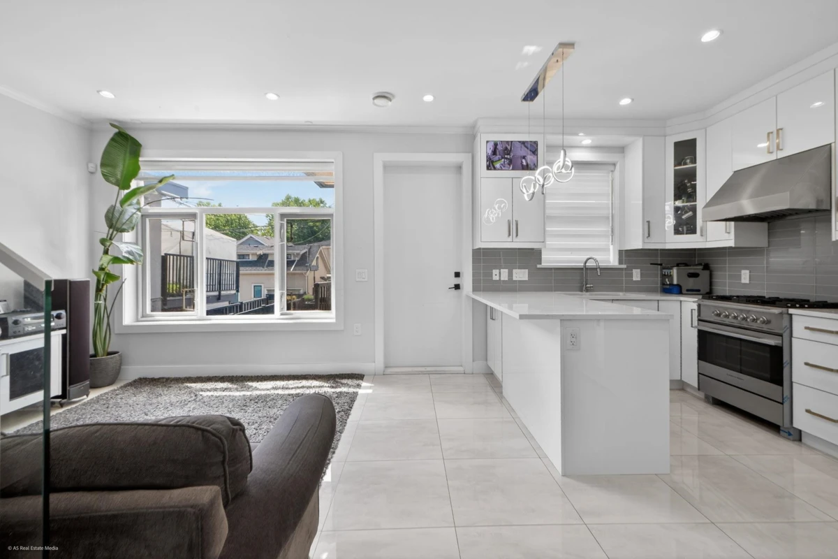 Dining Area Photo of 6749 Knight Street, Vancouver, BC