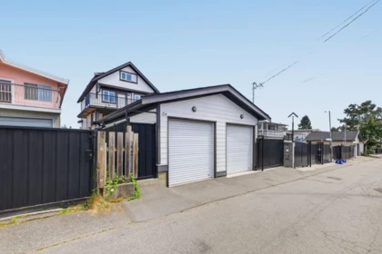 Garden / Landscaping Photo of 6749 Knight Street, Vancouver, BC