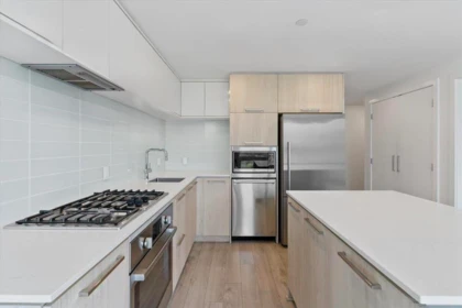Kitchen Island Photo of 1508 680 Seylynn Crescent, North Vancouver, BC