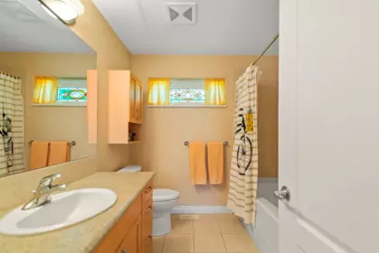 Hallway Photo of 1223 Sunnyside Road, Gibsons, BC