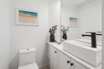 Hallway Photo of 103 933 W 8th Avenue, Vancouver, BC