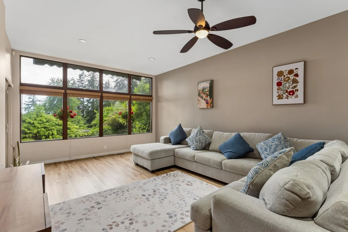 Dining Area Photo of 550 Ventura Crescent, North Vancouver, BC