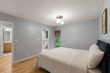 Hallway Photo of 550 Ventura Crescent, North Vancouver, BC