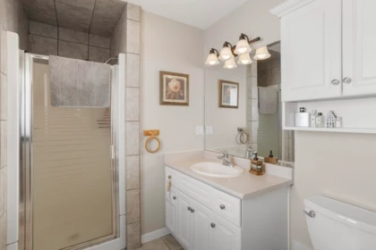 Powder Room Photo of 34629 Ascott Avenue, Abbotsford, BC