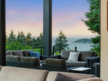 Breakfast Nook Photo of 6210 Overstone Drive, West Vancouver, BC