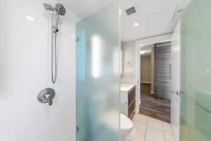 Primary Bathroom Photo of 805 13398 104 Avenue, Surrey, BC